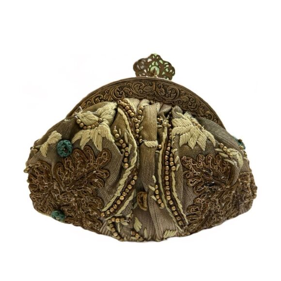 Selection SP Privee Embroidered and Beaded Clutch - Picture 2 of 5